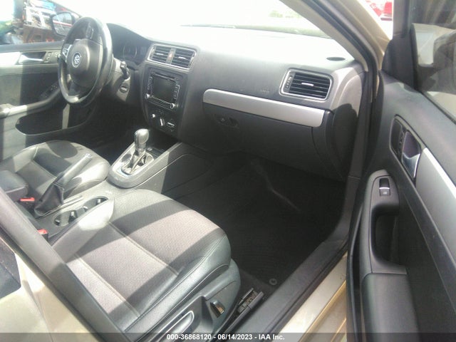 3VWD17AJ9EM235075 Volkswagen Jetta Sedan Se