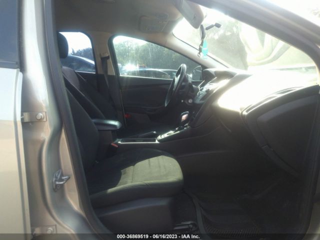 1FADP3F22GL245498 Ford FOCUS SE