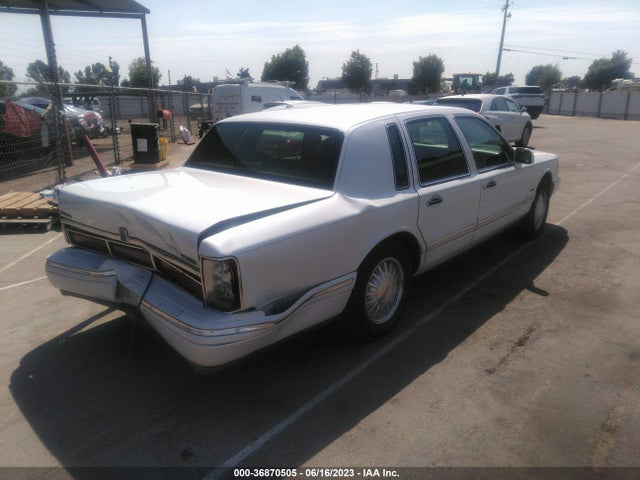 1996 LINCOLN TOWN CAR SGN/DMND ANV/CYPRESS/JN VIN: 1LNLM82W5TY721613