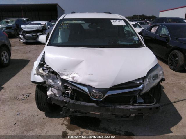 5TDKZ3DC3JS911796 Toyota SIENNA LE