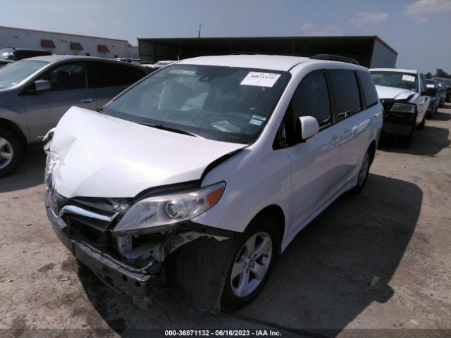 5TDKZ3DC3JS911796 Toyota SIENNA LE