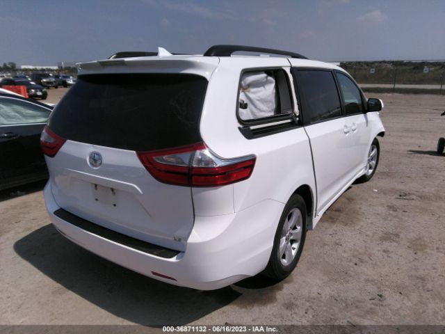 5TDKZ3DC3JS911796 Toyota SIENNA LE