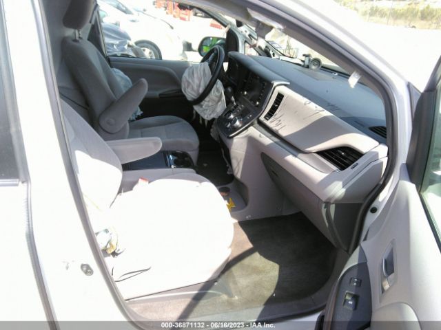 5TDKZ3DC3JS911796 Toyota SIENNA LE