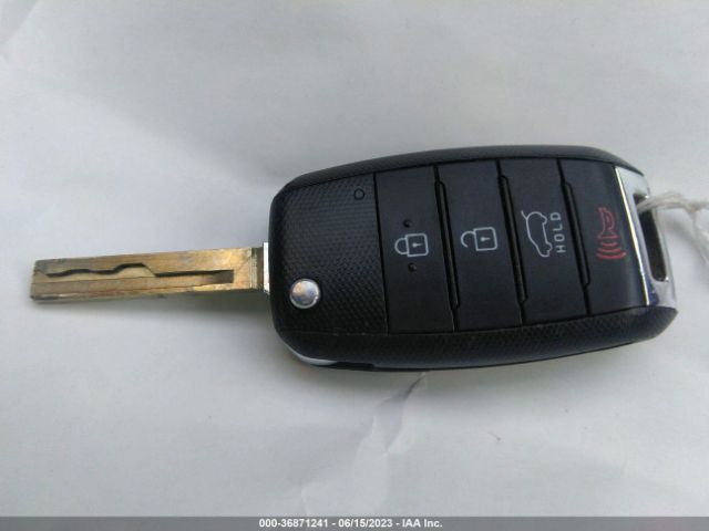 5XYPG4A56GG157533 KIA SORENTO LX