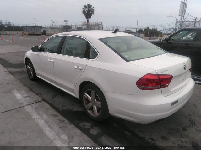 1VWAT7A32FC113093 Volkswagen Passat 1.8t Limited Edition
