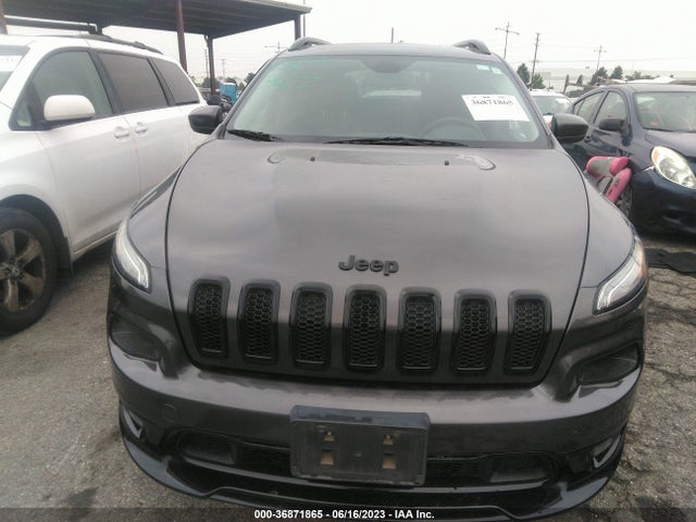 1C4PJLCB0JD588034 Jeep Cherokee Latitude Tech Connect