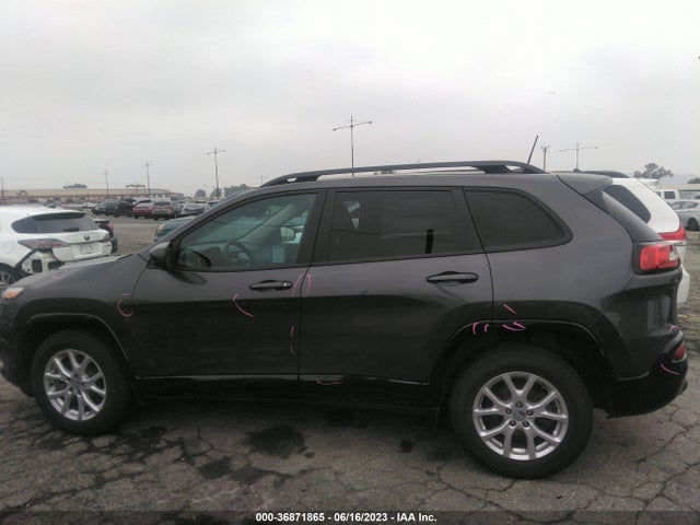 1C4PJLCB0JD588034 Jeep Cherokee Latitude Tech Connect