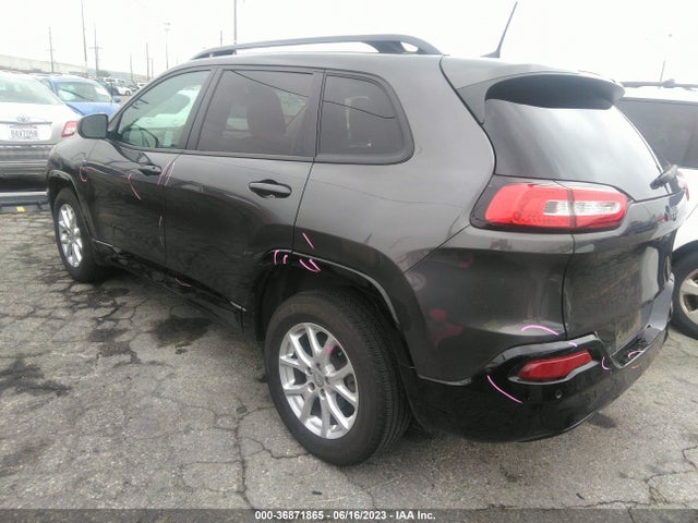 1C4PJLCB0JD588034 Jeep Cherokee Latitude Tech Connect