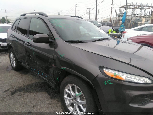 1C4PJLCB0JD588034 Jeep Cherokee Latitude Tech Connect