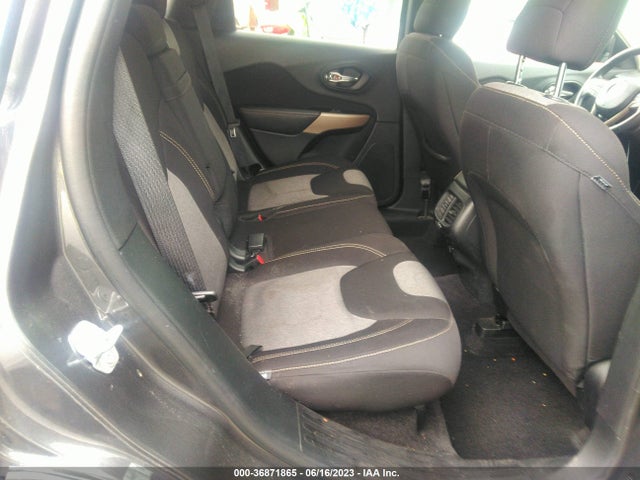 1C4PJLCB0JD588034 Jeep Cherokee Latitude Tech Connect