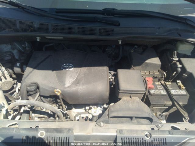 5TDKZ3DC4HS876793 Toyota SIENNA LE