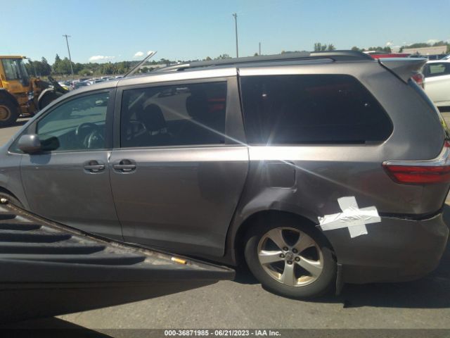 5TDKZ3DC4HS876793 Toyota SIENNA LE