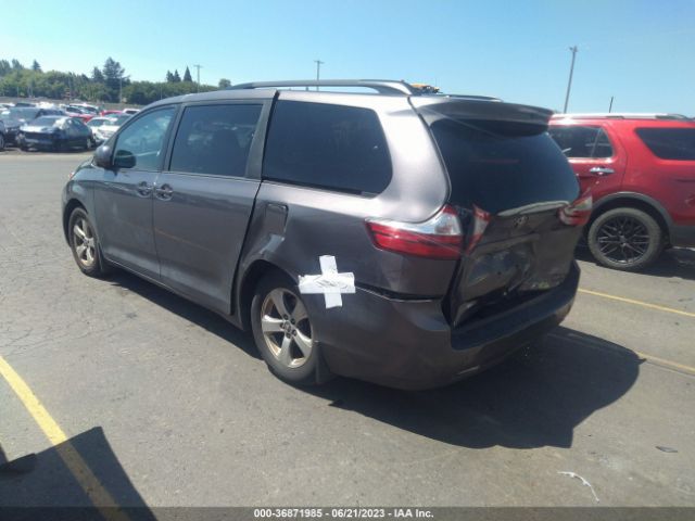 5TDKZ3DC4HS876793 Toyota SIENNA LE