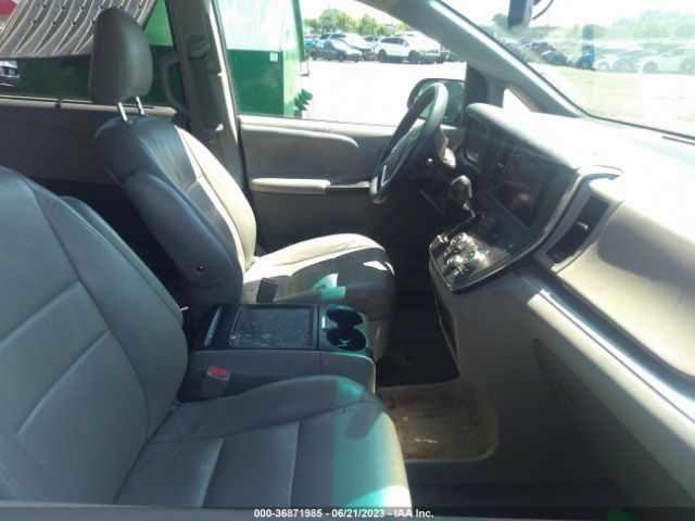 5TDKZ3DC4HS876793 Toyota SIENNA LE