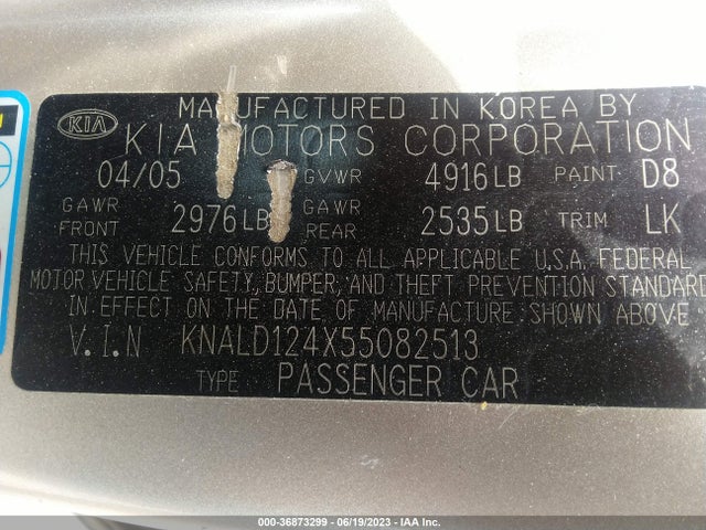 2005 KIA AMANTI VIN: KNALD124X55082513