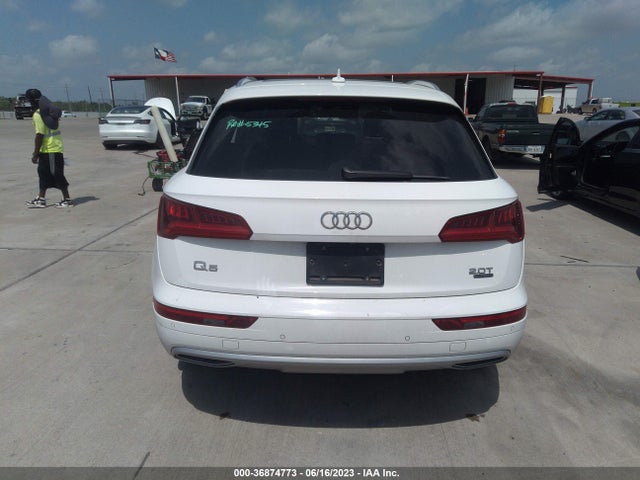 WA1BNAFY8J2044308 Audi Q5 Premium Plus