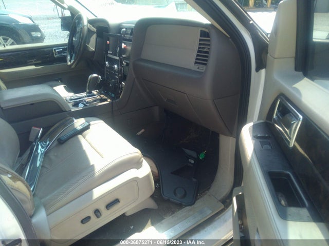 2015 Lincoln Navigator, VIN: 5LMJJ3JT6FEJ08817