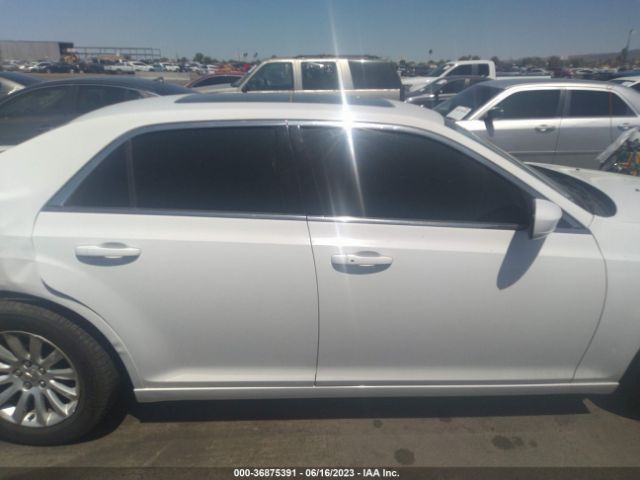 Chrysler 300 2014 2C3CCAAGXEH361443 Image 13