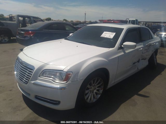 Chrysler 300 2014 2C3CCAAGXEH361443 Image 2