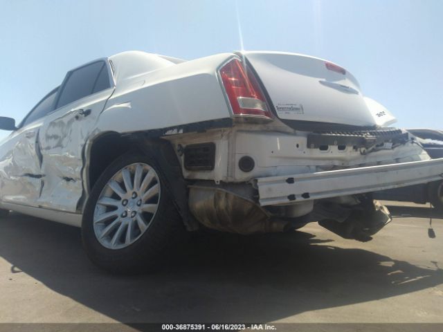 Chrysler 300 2014 2C3CCAAGXEH361443 Image 6