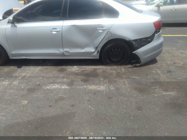 2013 VOLKSWAGEN JETTA SEDAN SE VIN: 3VWDX7AJ1DM426437