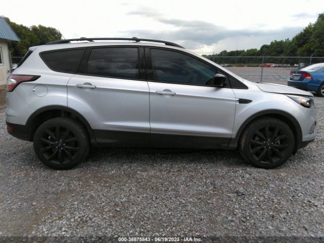 1FMCU9GD6JUC27133 Ford ESCAPE SE