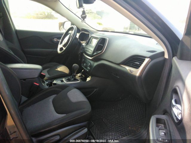 1C4PJMAB6GW210399 Jeep Cherokee Sport