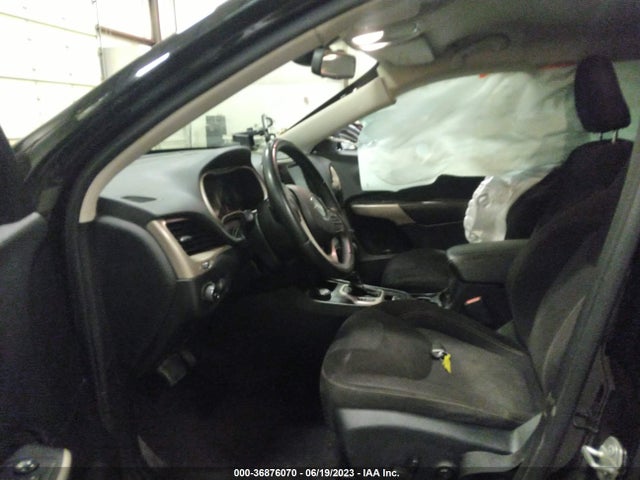 1C4PJMCS1HW582974 Jeep Cherokee Latitude