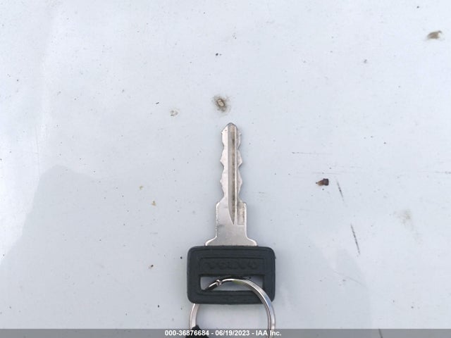 1991 VOLVO 240 SE VIN: YV1AA8850M1898593