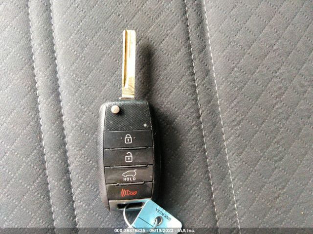 5XYPG4A39HG213853 KIA SORENTO LX