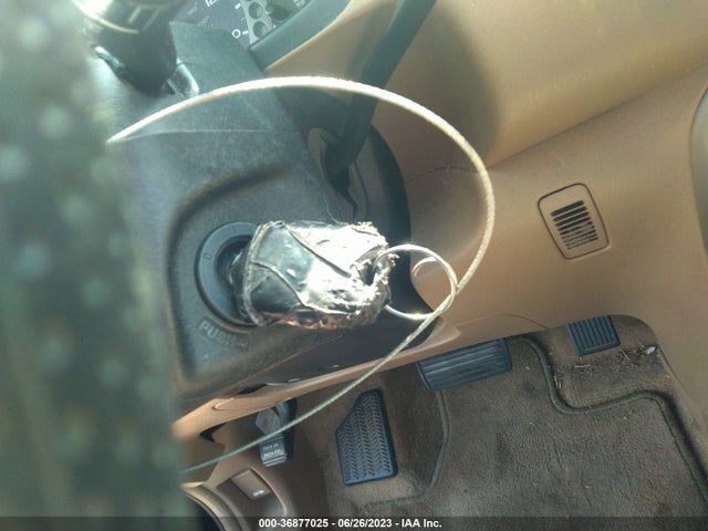 2005 HONDA PILOT EX VIN: 2HKYF18405H543700