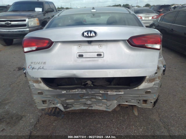 KIA FORTE LX 2018 3KPFL4A75JE211725 Image 16
