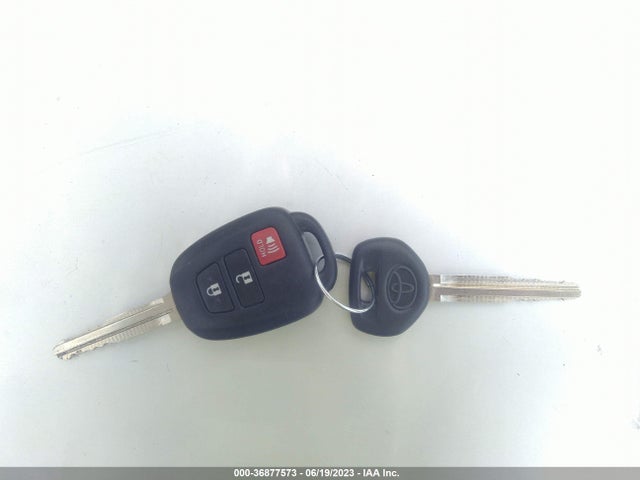 Toyota Prius C One/two/three/four 2015 JTDKDTB38F1586696 Image 3