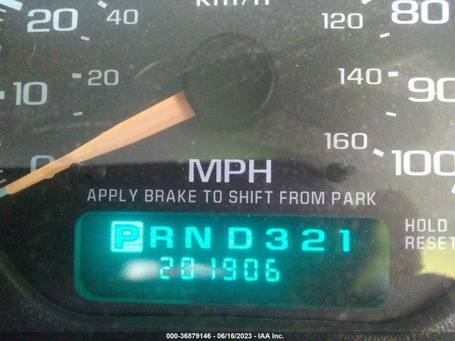 2002 CHEVROLET SILVERADO 1500 LS VIN: 2GCEK19T921141949