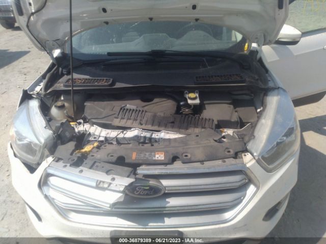 1FMCU9J94HUD75022 Ford Escape Titanium