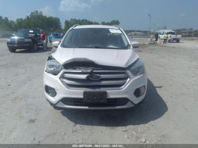 1FMCU9J94HUD75022 Ford Escape Titanium