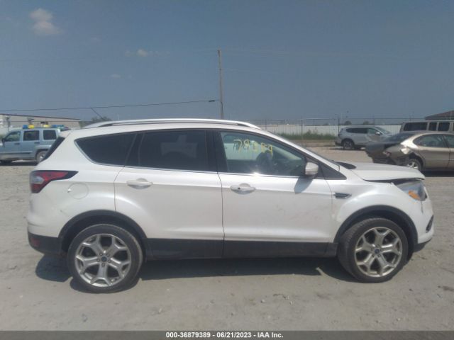 1FMCU9J94HUD75022 Ford Escape Titanium
