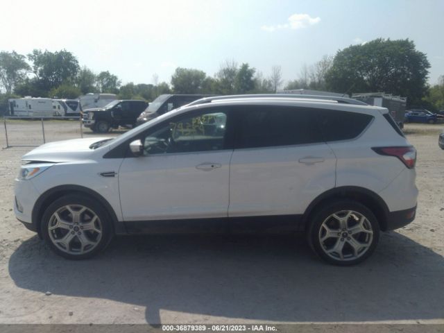 1FMCU9J94HUD75022 Ford Escape Titanium