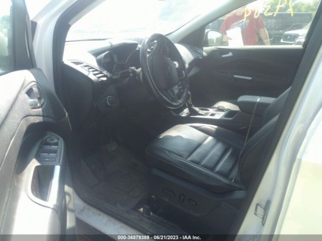 1FMCU9J94HUD75022 Ford Escape Titanium