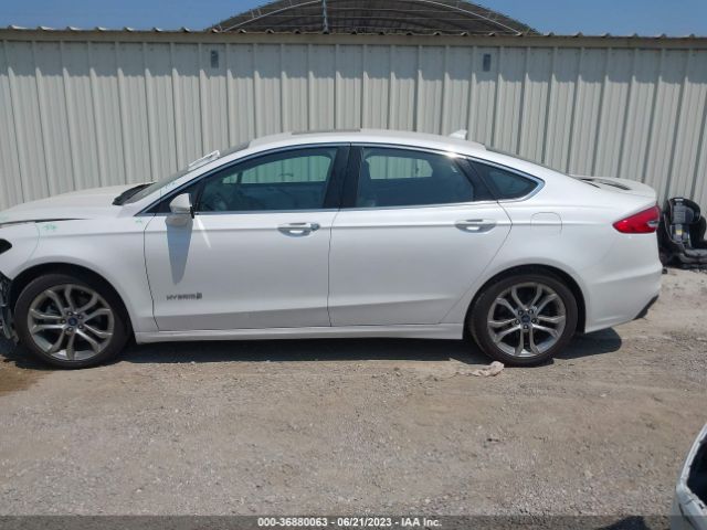 3FA6P0RUXKR255730 Ford Fusion Hybrid Titanium