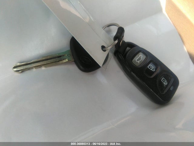 2008 HYUNDAI ELANTRA GLS/SE VIN: KMHDU46D08U531366