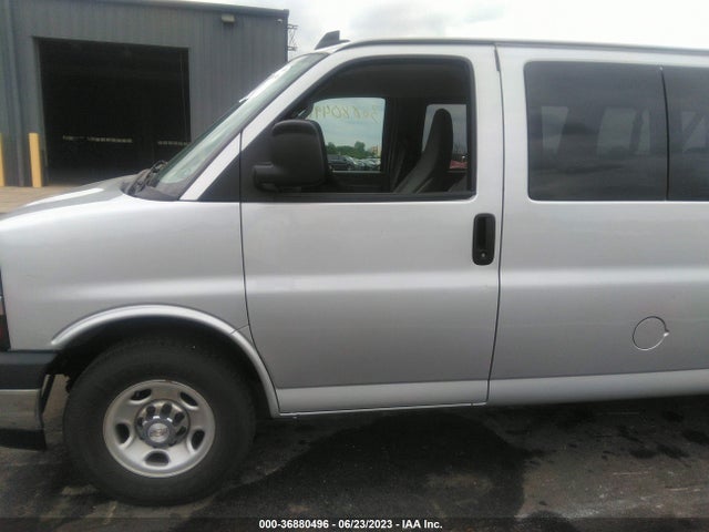 Chevrolet Express Passenger Lt 2018 1GAWGFFG8J1225770 Image 4