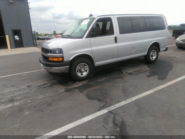 Chevrolet Express Passenger Lt 2018 1GAWGFFG8J1225770 Image 2