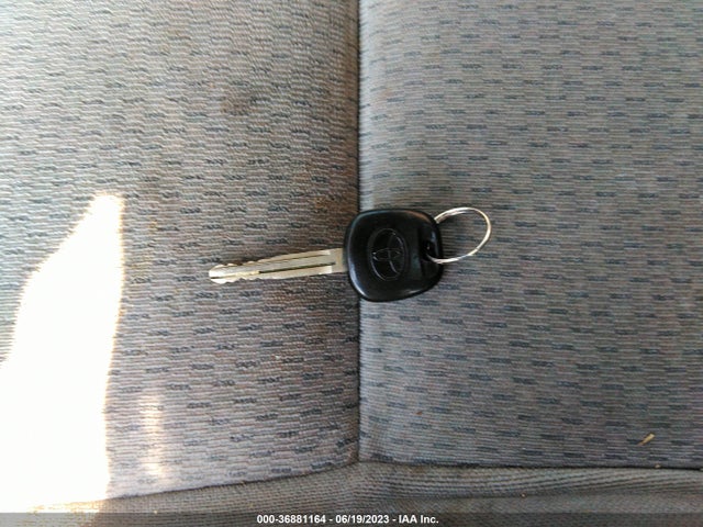 2004 TOYOTA CAMRY LE/XLE VIN: 4T1BF32KX4U076570