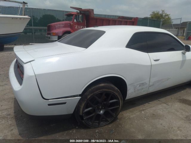 2C3CDZAT4FH758480 Dodge Challenger R/t