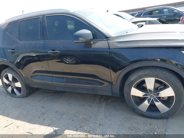 2019 VOLVO XC40 VIN: YV4162XZXK2012275