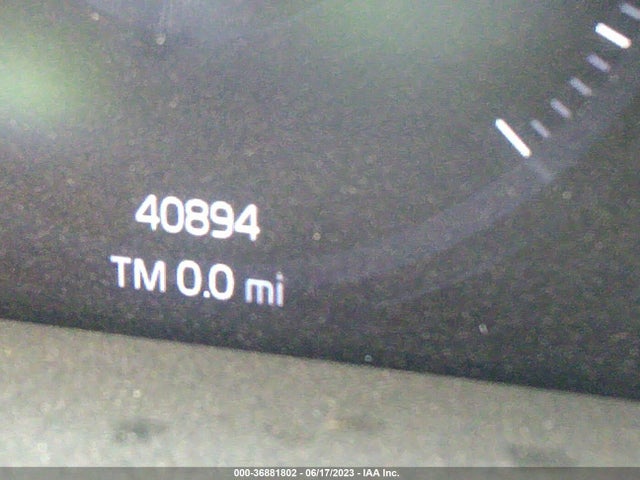 2019 VOLVO XC40 VIN: YV4162XZXK2012275