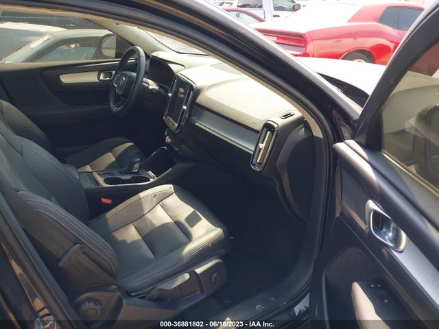2019 VOLVO XC40 VIN: YV4162XZXK2012275