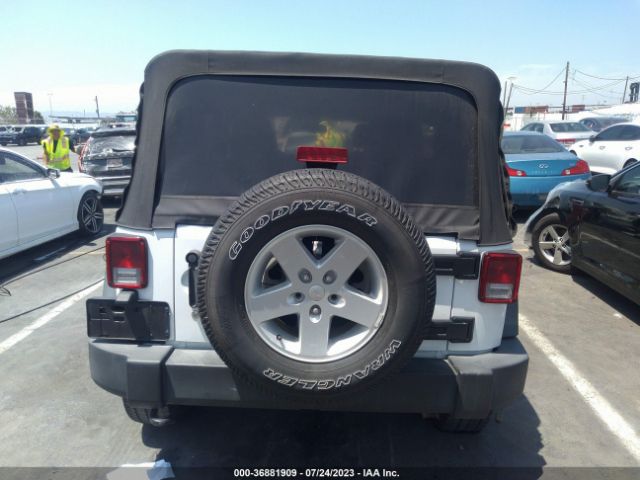 1C4BJWDG5FL763011 Jeep Wrangler Unlimited Sport