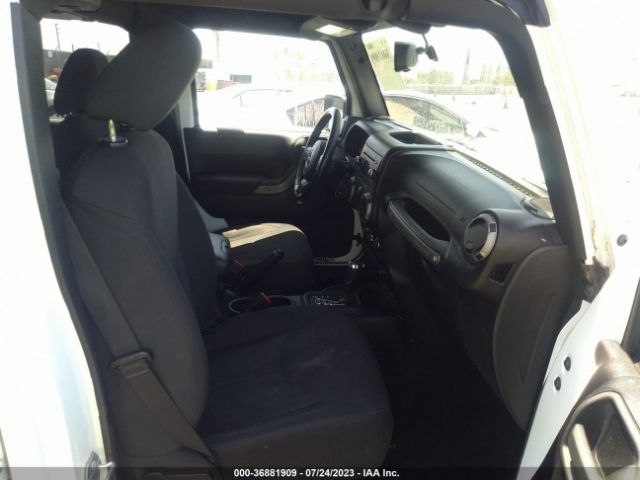 1C4BJWDG5FL763011 Jeep Wrangler Unlimited Sport